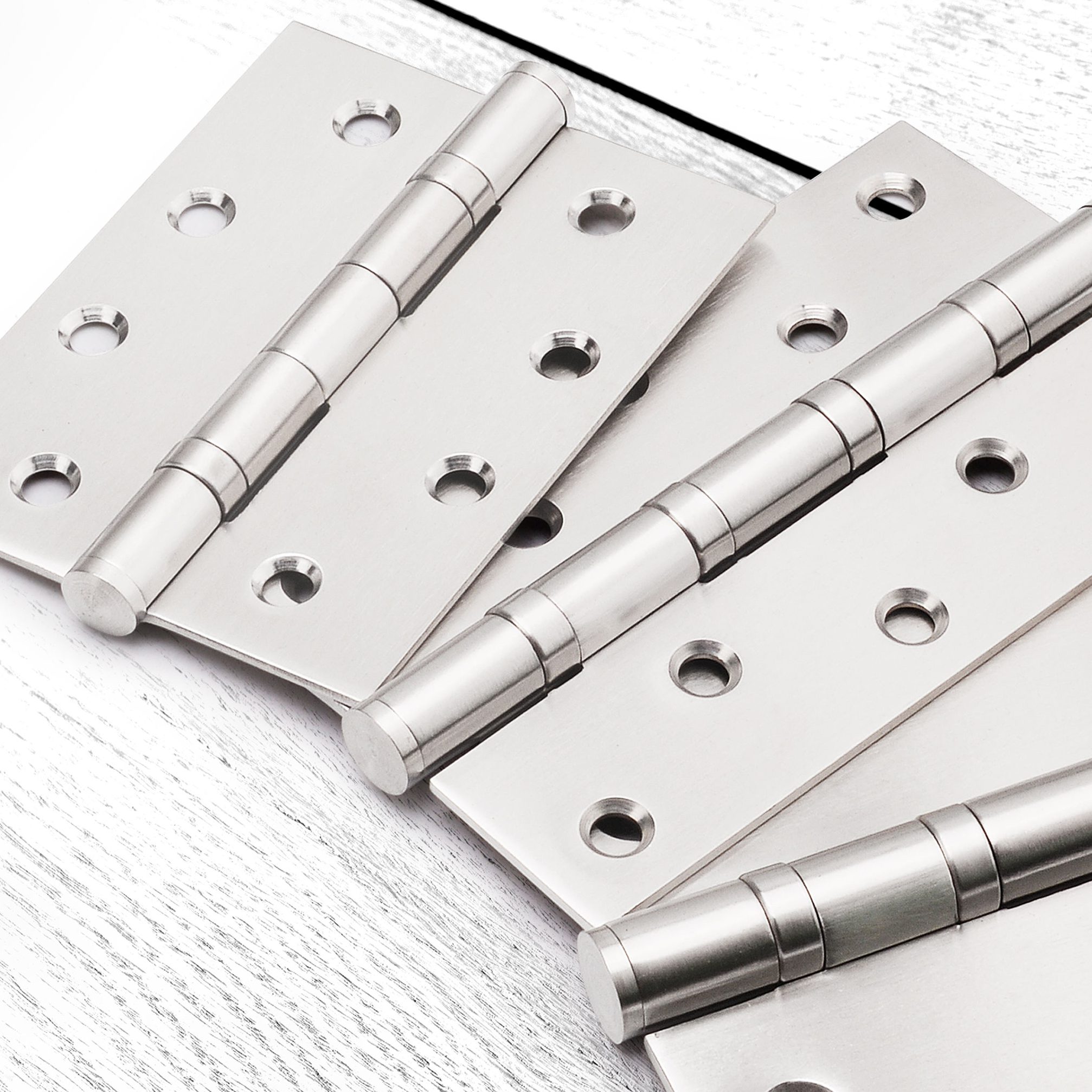 Bisagras de la puerta de madera