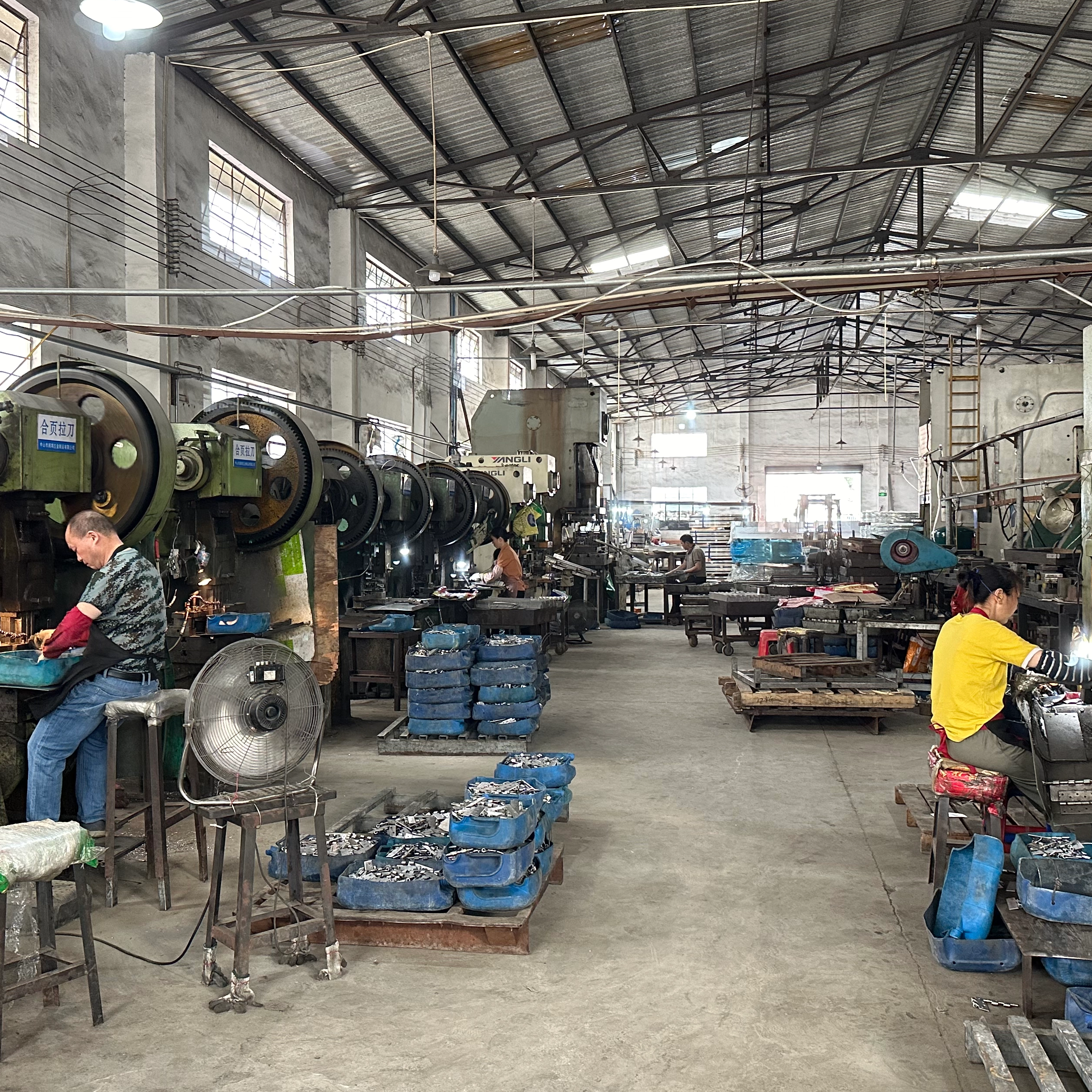 Solución rápida y sencilla: cómo apretar la manija de la puerta con palanca suelta