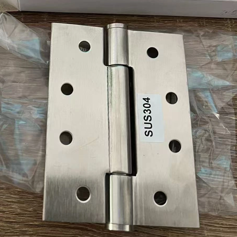 ¿Cómo funcionan las bisagras compensadas y cómo instalarlas?