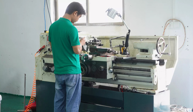 bisagra de la puerta